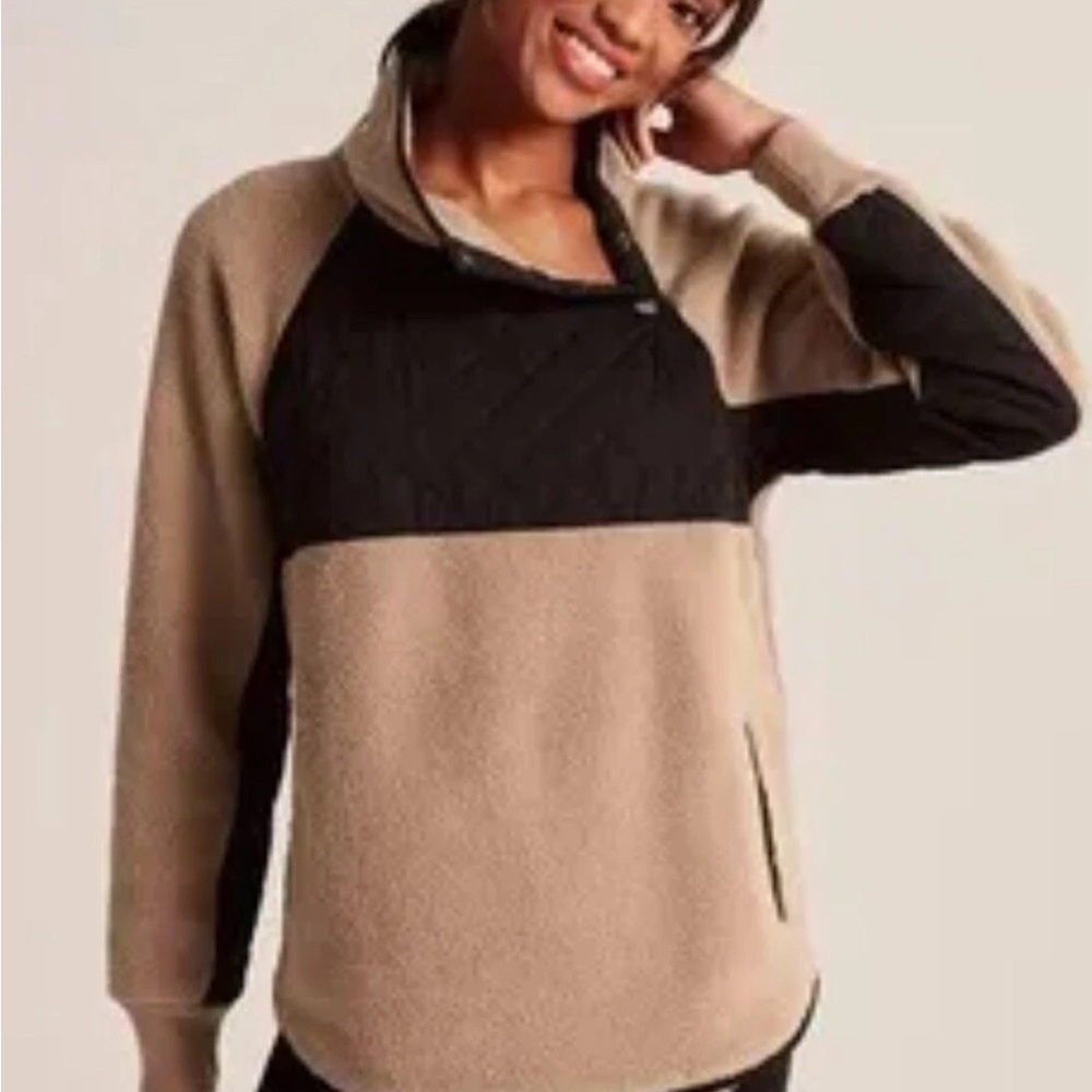 Abercrombie Tan and Black Pullover fleece snap neck